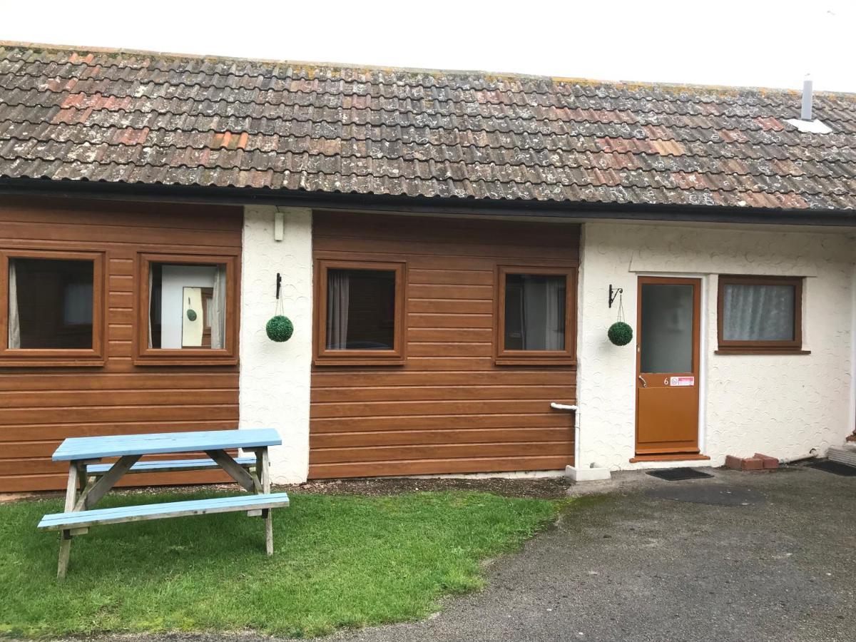 Court Farm Holiday Bungalows Ltd 워체트 외부 사진